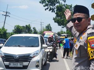 Kapolres Jombang Terjun Langsung Urai Kepadatan di Bandar Kendungmulyo