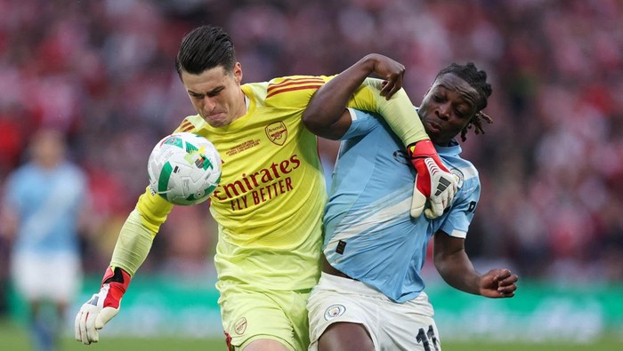 Kepa Arrizabalaga bikin blunder di final Carabao Cup 2025/2026 yang bikin Arsenal kalah.