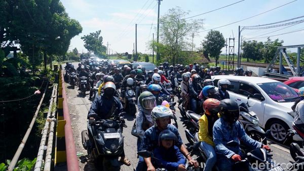 H+2 Lebaran Jalur Arteri Jombang Macet 1 KM