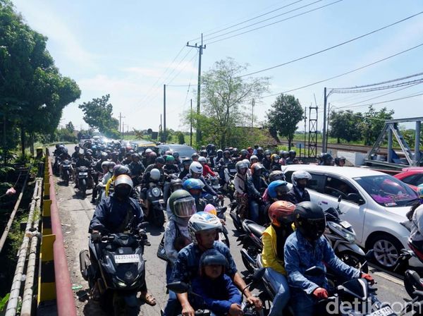 H+2 Lebaran Jalur Arteri Jombang Macet 1 KM