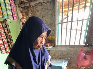 Kisah Nenek Mas Amah Tetap Berjuang untuk Masa Depan Cucu