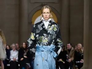 Foto: Erdem Fall 2026, Saat Muse Ikonis Berbicara Lewat Busana