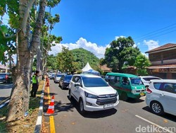 Lonjakan Kendaraan Arah ke Ciwidey, Polisi Berlakukan 2 Kali One Way