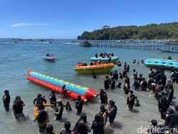Video: Kalian 1 dari 129.000 Orang yang Liburan ke Wisata Pangandaran, Bukan?