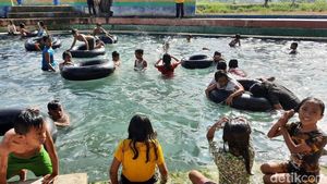 Keseruan Berenang di Pemandian Sumber Penang Pamekasan