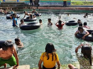 Keseruan Berenang di Pemandian Sumber Penang Pamekasan