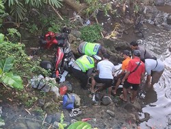 Minim Penerangan, Pemotor Terjun ke Jurang 6 Meter di Tabanan
