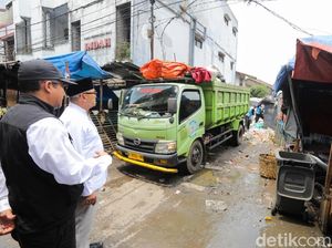 Tumpukan Terurai, Sampah Lebaran di Bandung Mulai Dikirim ke Sarimukti