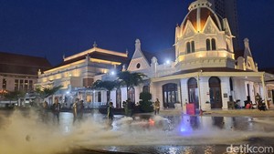 Alun-alun Surabaya dan Balai Pemuda yang Memikat Wisatawan Luar Kota