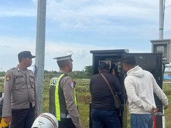 Urai Kepadatan Arus Balik, Polisi Atur Fase Lampu Lalin di JLU Lamongan