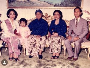 Momen Ultah Didit, Prabowo Unggah Foto Lawas Bareng Soeharto-Ibu Tien