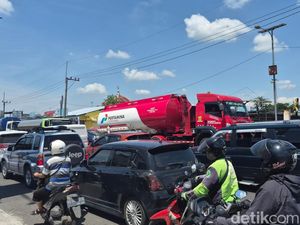 Simpang Mengkreng Masih Padat di Hari Ketiga Lebaran