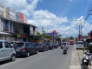 Jalur Karangploso Malang Arah ke Batu Macet, Pengendara: Sudah Saya Duga