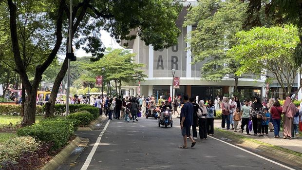 Suasana pengunjung TMII di pagi hari saat H+2 Lebaran, Senin (23/3/2026).