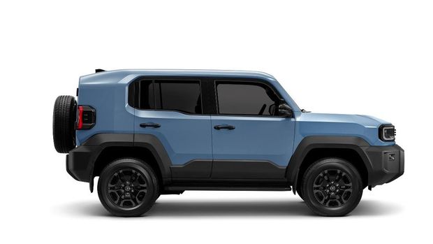 Toyota Land Cruiser FJ meluncur di Thailand pada Senin (23/3).