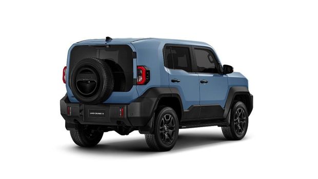 Toyota Land Cruiser FJ meluncur di Thailand pada Senin (23/3).