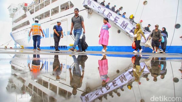 Arus Balik Laut, Ratusan Penumpang KM Ciremai Tiba di Tanjung Priok