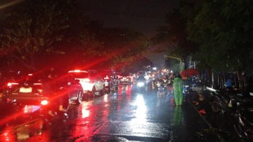 Akses Utama Jatim Terputus: Jalur Pantura Pasuruan Banjir Parah Malam Ini, Cek Rute Alternatifnya!