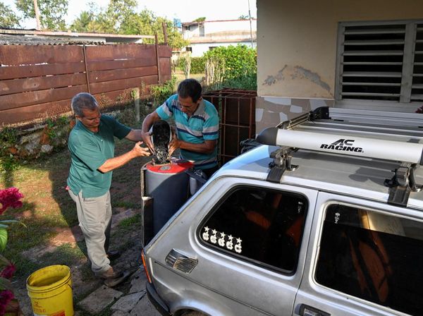 Bensin Langka, Mobil Berbahan Bakar Arang Jadi Solusi