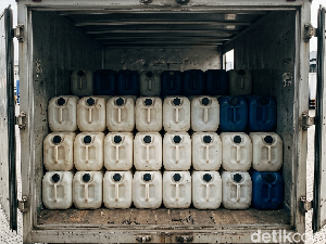 Polisi Gagalkan Peredaran 1.500 Liter Tuak di Bandung