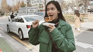 Intip Keseruan Dea Imut Saat Nongkrong di Kafe dan Makan Marshmallow