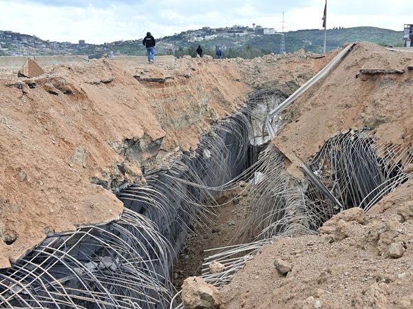 Jembatan Qasmiya di Lebanon Rusak Akibat Serangan Udara Israel