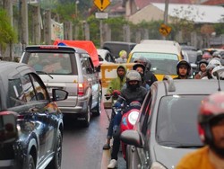 Kapolresta Bandung Turun Tangan Urai Kemacetan di Kawasan Wisata Pacira