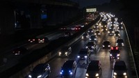 Kepadatan Lalu Lintas Warnai Tol Purbaleunyi Menuju Jakarta