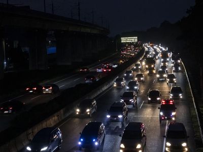 Kepadatan Lalu Lintas Warnai Tol Purbaleunyi Menuju Jakarta