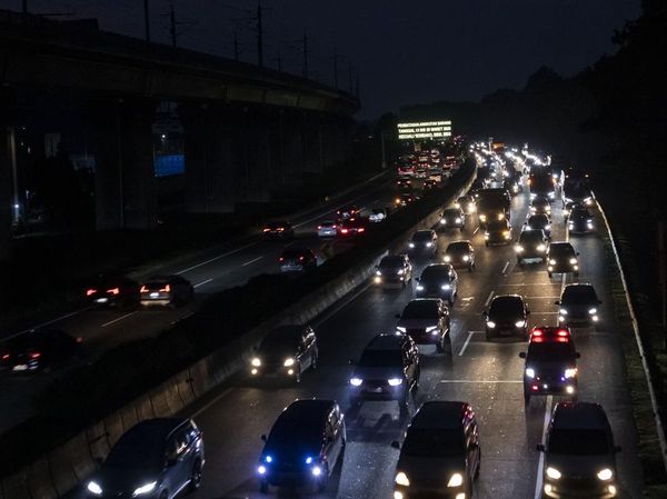 Kepadatan Lalu Lintas Warnai Tol Purbaleunyi Menuju Jakarta
