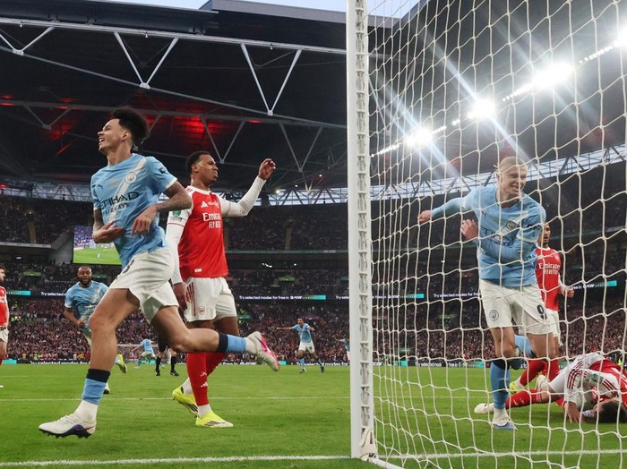 Soccer Football - Carabao Cup - Final - Arsenal v Manchester City - Wembley Stadium, London, Britain - March 22, 2026 Manchester Citys Nico OReilly celebrates scoring their first goal as Arsenals Gabriel Magalhaes looks dejected REUTERS/David Klei