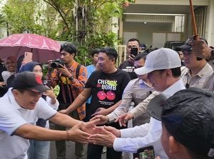 Tiba di Solo, Jokowi Sapa Warga yang Antre Silaturahmi di Rumahnya
