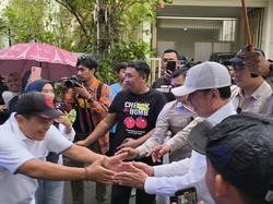 Tiba di Solo, Jokowi Sapa Warga yang Antre Silaturahmi di Rumahnya