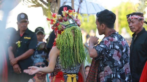 Ritual seblang olehsari Banyumas penolak bala