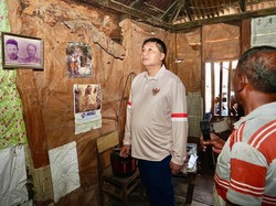 Tinjau Rumah Calon Penerima BSPS di Toba, Ara Minta Warga Lapor jika Ada Pungli