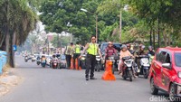 Jalur Blitar-Malang Padat, Barrier Dipasang di 5 Titik Cegah Kemacetan