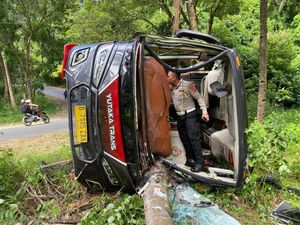 Penampakan Bus Rombongan Wisatawan Bekasi Kecelakaan di Turunan Cariang