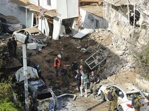 Serangan Iran Bombaradir Tel Aviv Israel, Bangunan Rusak-6 Orang Luka