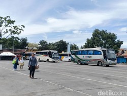 Situasi Arus Balik H+3 Lebaran di Terminal Cicaheum Bandung
