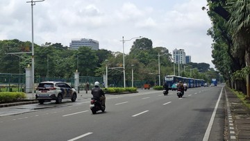 Jangan Nekat! Puluhan Mobil Terjaring Operasi 'Ban Kempes' di Monas, Dishub DKI Beri Sanksi Tegas