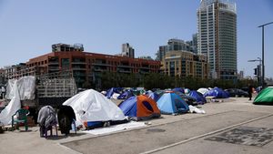 Tenda Pengungsi Membanjiri Jalanan Beirut di Tengah Konflik