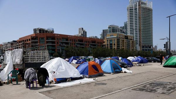 Tenda Pengungsi Membanjiri Jalanan Beirut di Tengah Konflik
