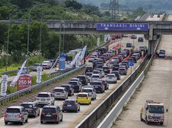 Volume Kendaraan Meningkat, Tol Jakarta-Cikampek Km 55-65 Contraflow