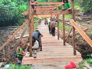 Warga Nunukan Swadaya Perbaiki Jembatan, Camat: Bukan Pemkab Tak Perhatian!
