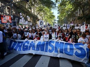 Aksi Warga Argentina Tuntut Keadilan dalam Peringatan 50 Tahun Kudeta Militer