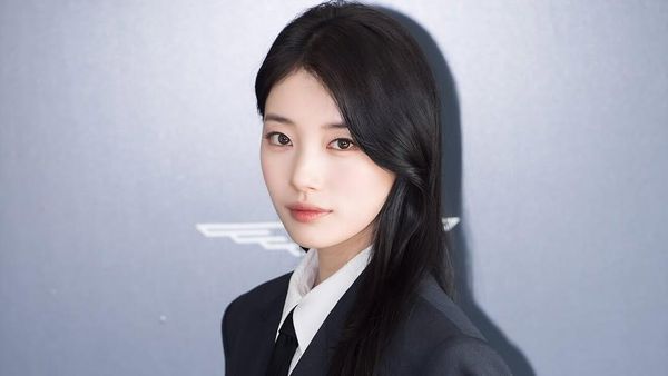 Gaya Androgini Bae Suzy Bikin Terpukau, Cantik Sekaligus Tampan