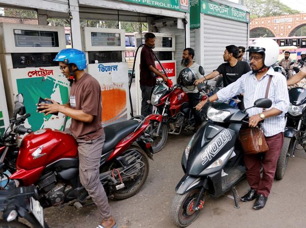 BBM Langka, Warga Antre Berjam-jam hingga Ancam Bakar SPBU