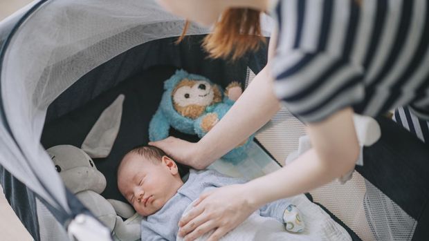 Bolehkah Menyalakan White Noise untuk Bayi Semalaman agar Tidur Nyenyak?