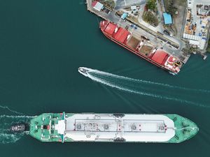 Efek Perang Iran, Terusan Panama Diserbu Kapal LNG