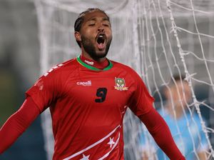 Mesin Gol Saint Kitts & Nevis, Striker di Divisi Kelima Inggris